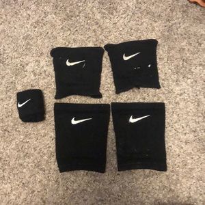 Volleyball knee pads and wrist band
